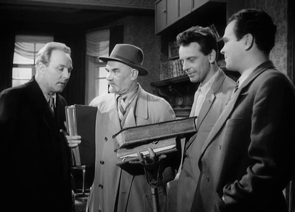 10. Где М. Пуговкин сыграл роль бандита?