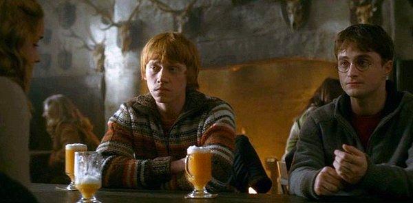 4. Harry Potter serisinde Hermione'nin köpüğünden bıyık yaptığı Butterbeer