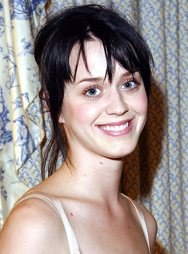 10. Возможно, вы удивитесь, но это Кэти Перри образца 2004 года.