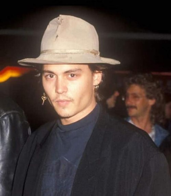 34. Это Джонни Депп, и этим все сказано. Фото сделано в 1987 году, кстати.