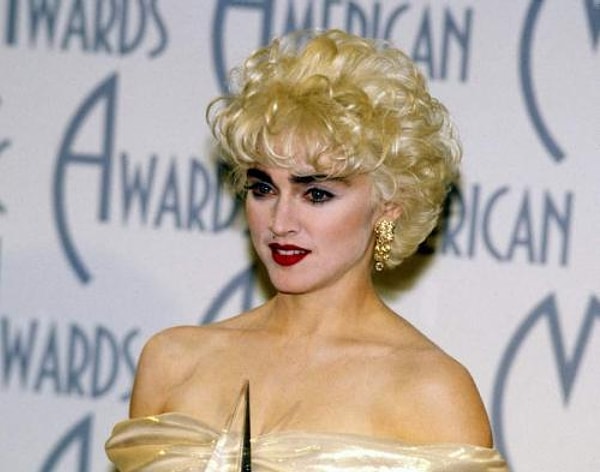 43. Такой образ в 1987 году выбрала для себя Мадонна.