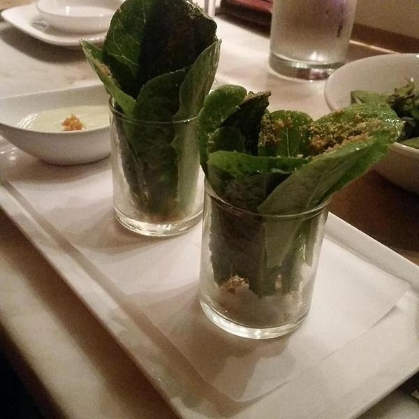 5. "Bir konsept restoranında dün akşam bu 'Sezar' salatasına 16 dolar ödedim."