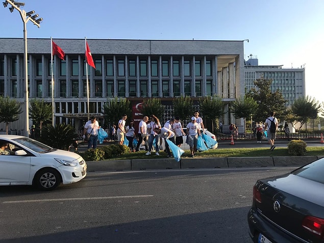 İstanbul Gönüllüleri'nin bu çalışması, sosyal medyada büyük alkış topladı.