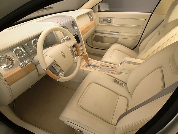 6. Какой критерий является самым важным для вас при покупке автомобиля?