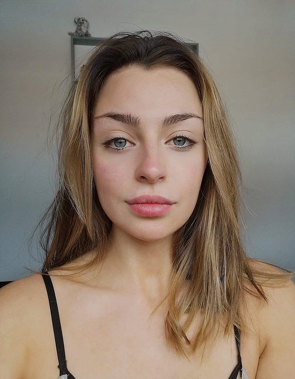 Она тоже решила поделиться снимком без мейкапа