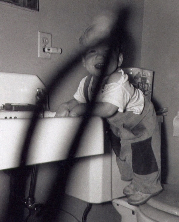 10. Тень, которая испортила единственный снимок детства