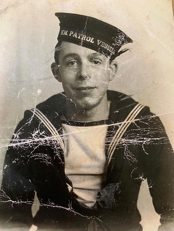 9. Снимок родственника, которого уже давно нет