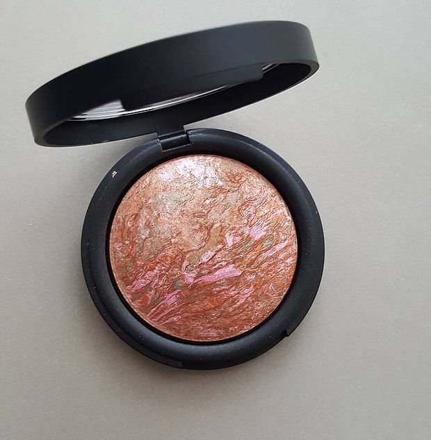 Pembe bronz tonlarda allık