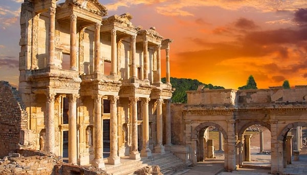 2. На территории какой страны находятся останки этого строения?