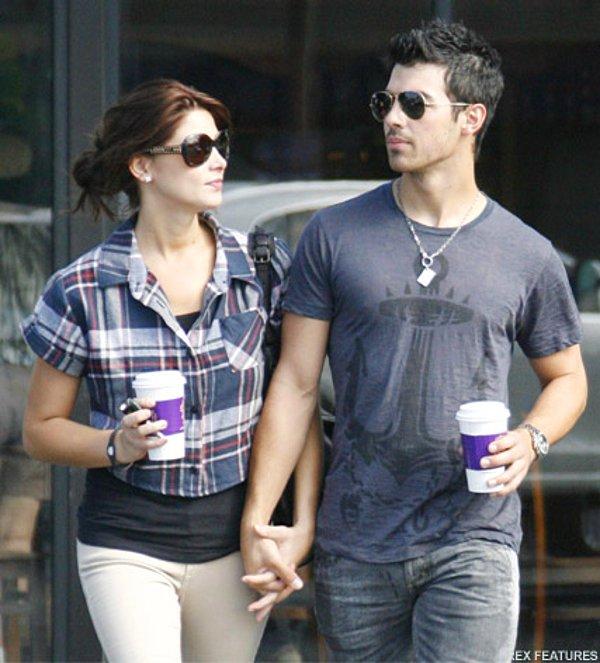 10. Joe Jonas, 2010 yılında Twilight’ın güzel oyuncusu Ashley Greene ile bekaretini kaybettiğini açıklamıştı.