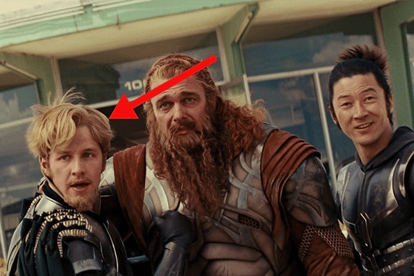 9. Знаменитые три воина. Тот, что слева, - это ...