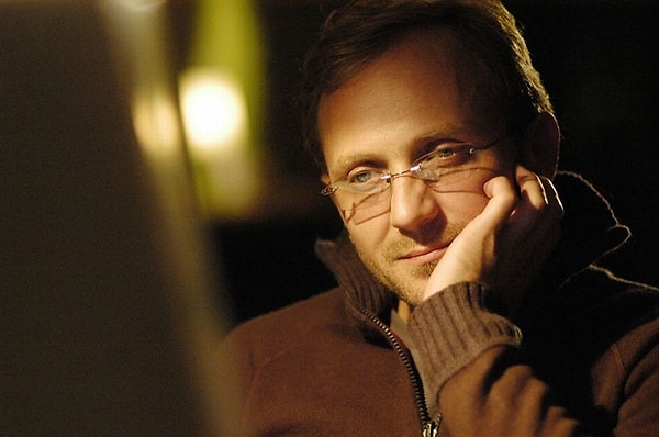 4. Кто является автором романа "Одиночество в Сети"?