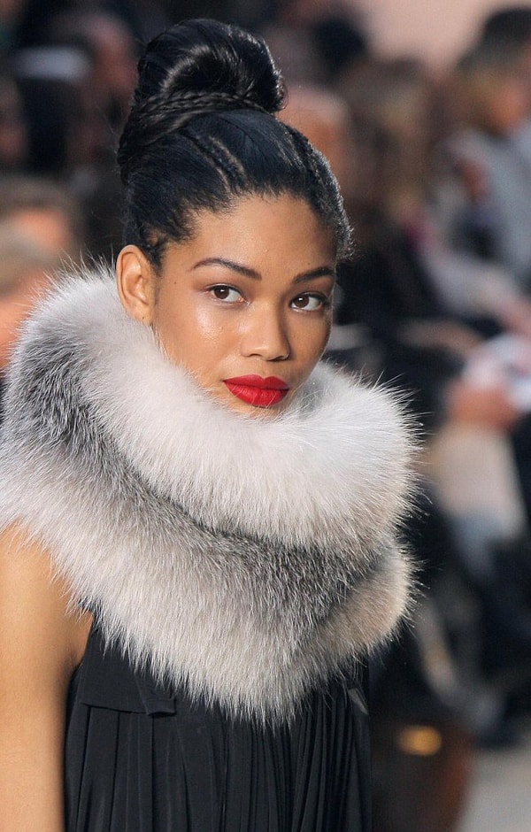 3. Как называется меховой шарф или шкура с головкой и лапками животного, облегающая шею?