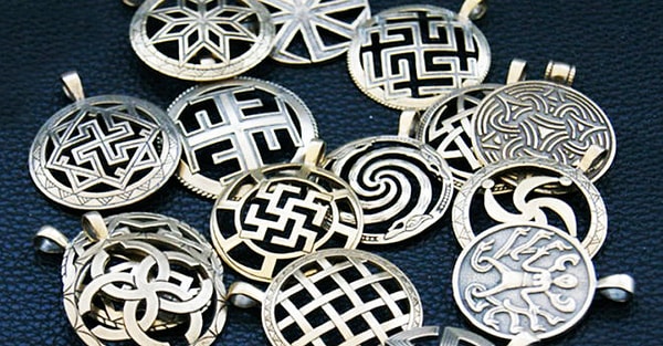 10. Какой из этих оберегов вы носили бы с собой?