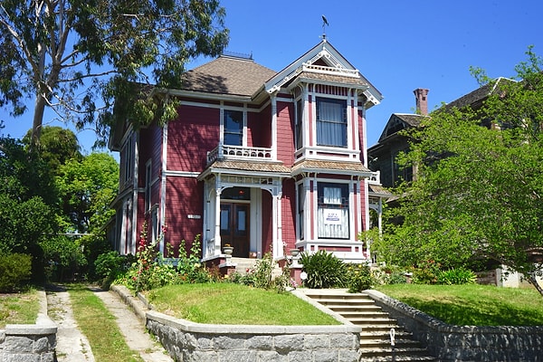 28. Дом из "Зачарованных"