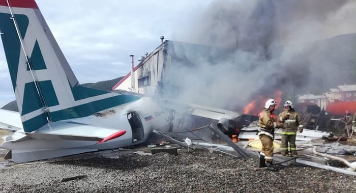 Rusya'da Acil İniş Yapan Uçak Pistten Çıktı, Pilotlar Öldü: İşte O Uçağın İniş Anına Ait Görüntüler!