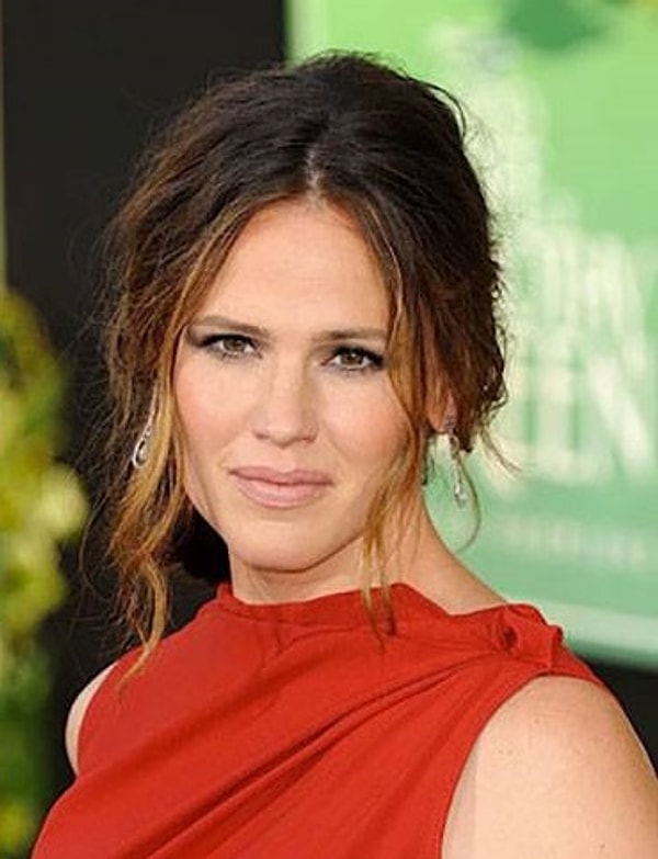 32. Дженнифер Гарнер, 47 лет