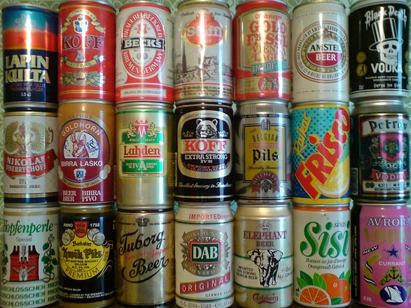 38. Коллекция жестяных банок