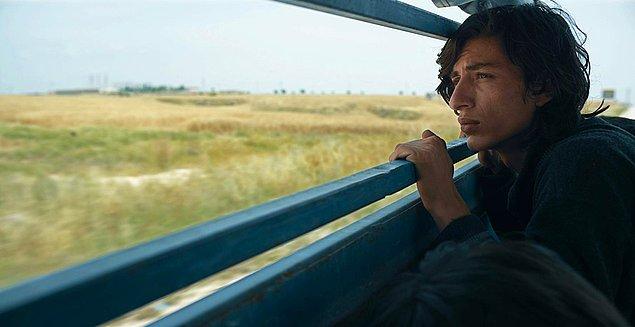 37. İstanbul Film Festivali’nden ‘En İyi İlk Film’ dahil 2 ödülle ayrılan ‘Güvercin’ adlı filmin başrolünde yer alan Kemal Burak Alper,