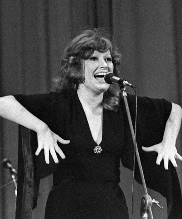 1. Для какого языка помимо русского еще был написан текст песни "Арлекино"?