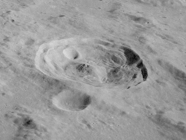 Atatürk'ün isteği üzerine Ali Yar Bey'in kaleme aldığı, Kozmoğrafya adlı ilk Türk astronomi kitabının hikâyesini ve bu hikâyenin Ay'daki bir kratere uzanan yolculuğunu öğrenince bize hak vereceksiniz.