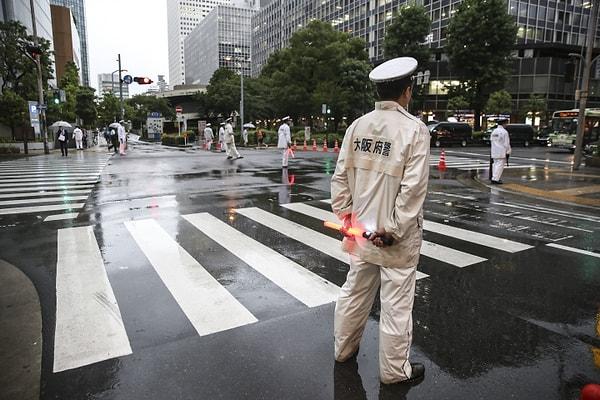 Osaka’da geniş güvenlik önlemleri alındı. Zirve süresince 32 binden fazla kolluk kuvveti görev yaparken, şehirde zirvenin yapıldığı INTEX Osaka Fuar Merkezi çevresi ve ana yollar trafiğe kapatıldı.
