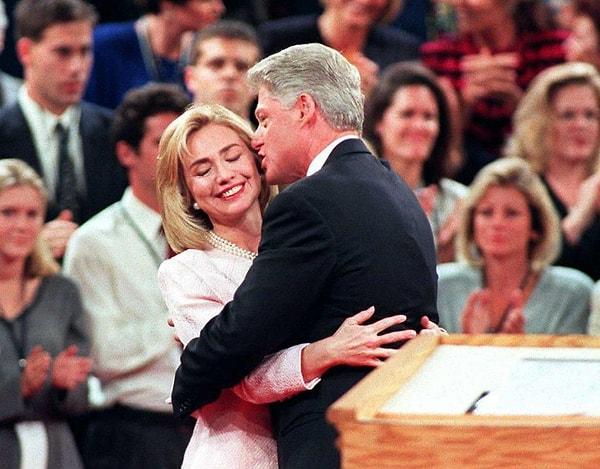 9. Hillary Clinton, Bill Clinton ile evliyken 1993-2001 yılları arasında First Lady'lik yapmıştı. Daha sonra ABD başkanlığına adaylığını koydu. Seçimleri kazanamadı ama çok başarılı bir kadın oldu. Hangi göreve gelmişti?