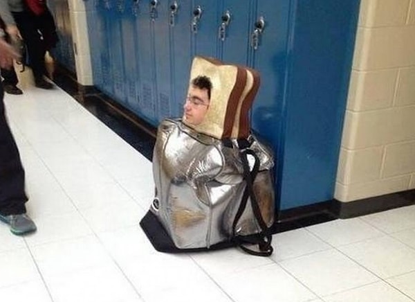 8. "Я — хлебушек", — прямым текстом говорит этот парень