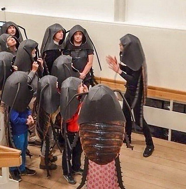 11. Наверное, совещаются, как ночью будут захватывать кухню