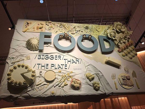 Londra'da bulunan Victoria ve Albert Müzesi'nde yapılan 'Food: bigger than the plate' sergisi için sanatçılar emsali görülmemiş bir girişimciliğe imza attılar.