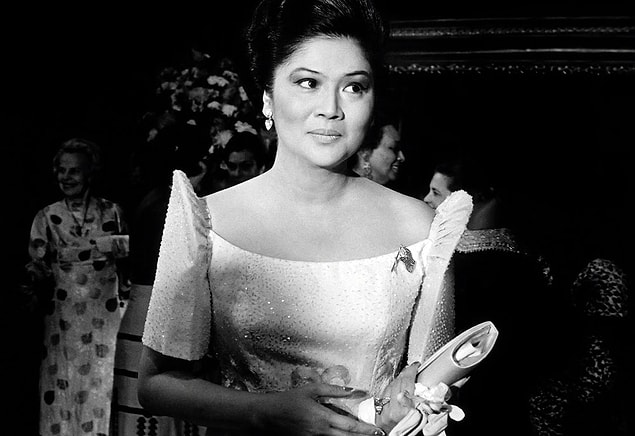 12. Eski Filipinler Fist Lady'si Imelda Marcos, aşırı lükse ve şaşaaya meraklıydı. Her biri pırlanta ve değerli taşlarla süslenmiş öyle bir koleksiyonu vardı ki bugün bir müzede sergileniyor. Ne koleksiyonu bu?