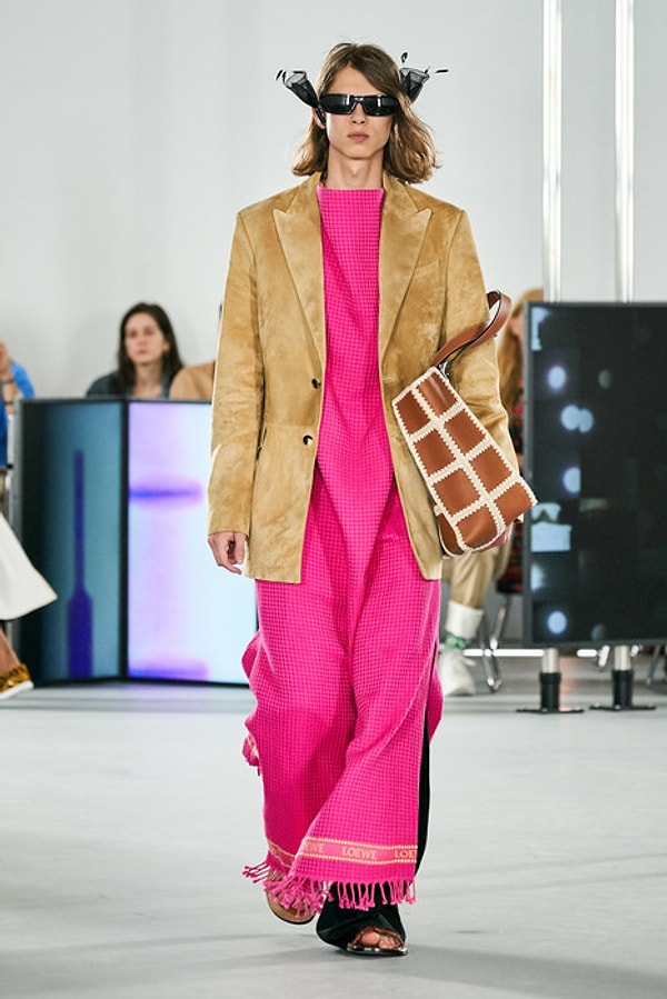 Его образы напоминали южных странников и адептов идей природы.