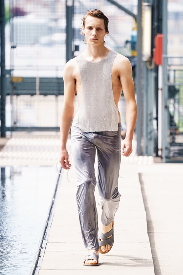 Здесь провокация прекрасно сочетается с пастельной цветовой гаммой и изумительным кроем вещей.