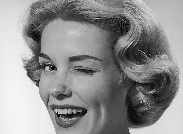 7. Подмигните.Каким глазом вы это сделали?