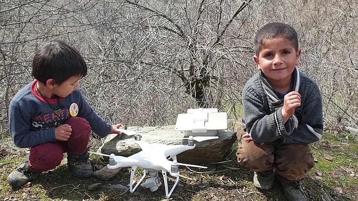 Ufaklıklarla Drone Hakkında Sohbet Eden Adamın Kaydettiği Muhteşem Görüntüler!