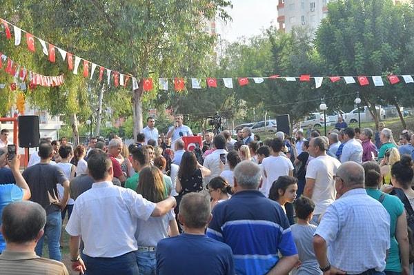 Etkinliğe CHP Adana Milletvekili Burhanettin Bulut ve İstanbul'da oy kullanan seçmenler ile çok sayıda vatandaş bir aradaydı..