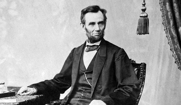 1. Abraham Lincoln politikaya atılmadan önce hangi mesleği icra ediyordu?