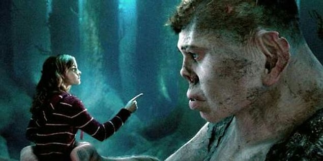 6. Yine aynı filmde Grawp adlı bir dev de sahne alıyor. Hagrid ile kardeş olan Grawp huysuz olsa da kötü bir karaktere sahip değil.
