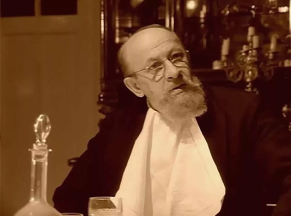 3. Как звали этого героя Е. Евстигнеева в фильме "Собачье сердце"?