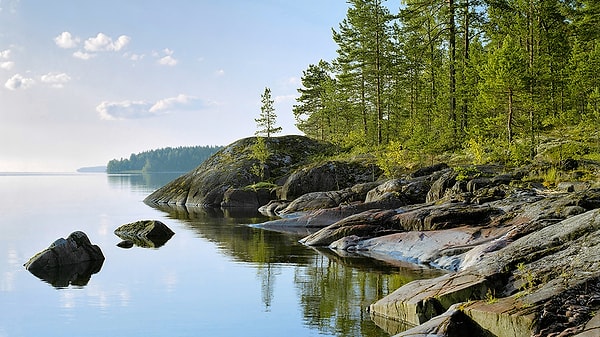 10. На территории какой республики насчитывается 63 тысячи озер и 23 тысячи рек?