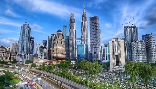 2. Столицей Малайзии является...