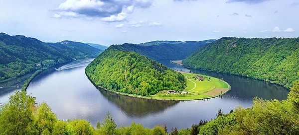 1. Через какую страну протекает Дунай?