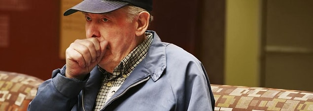 11. Kontrol edemediğiniz bir öksürük nöbetine tutulduysanız, ellerinizi kaldırıp biraz başınızın üzerinde tutun. Öksürük krizi hemen geçecektir.