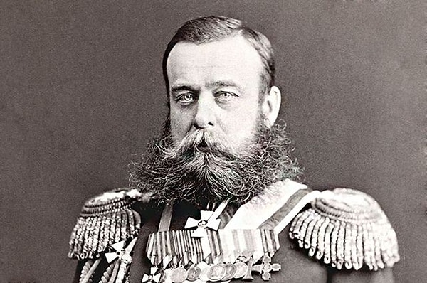 7. Кто из военачальников известен как «белый генерал» у русских и «ак—паша» у турок?