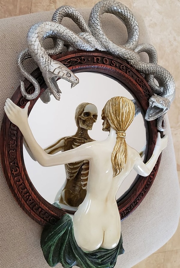 8. Целая история в одном зеркале