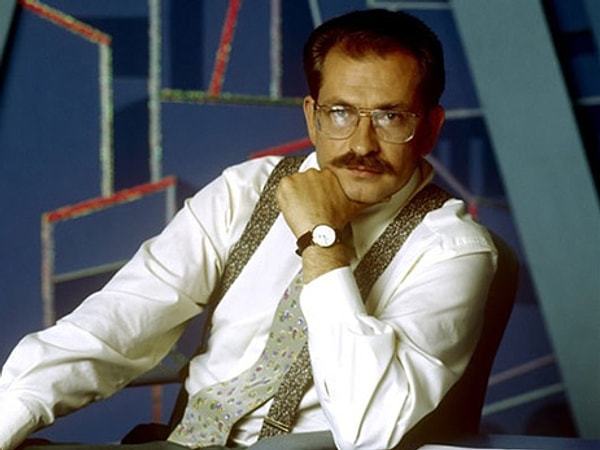 2. При возвращении со съёмок какой программы был убит журналист Влад Листьев?