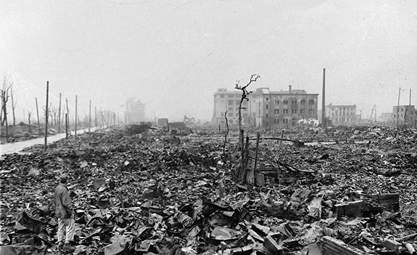 8. В каком году была сброшена атомная бомба на Хиросиму и Нагасаки?