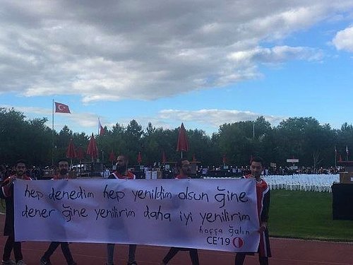 ODTÜ Yeniden Coştu! 2019 Mezuniyet Merasimine Birbirinden Yaratıcı Pankartlar Damga Vurdu