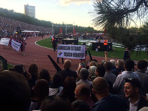 ODTÜ Yeniden Coştu! 2019 Mezuniyet Merasimine Birbirinden Yaratıcı Pankartlar Damga Vurdu