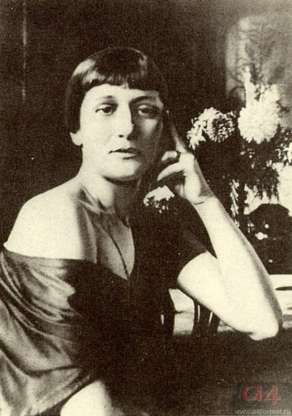 3. Ты письмо мое, милый, не комкай // Не плачь...